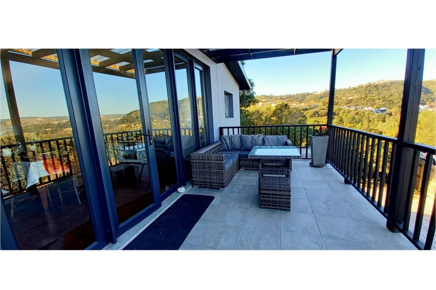 To Let 4 Bedroom Property for Rent in Westhill Western Cape
